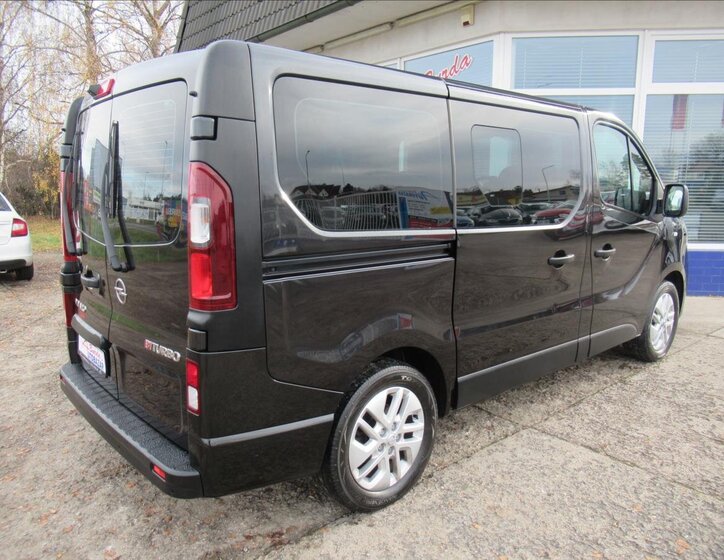 Opel Vivaro 4