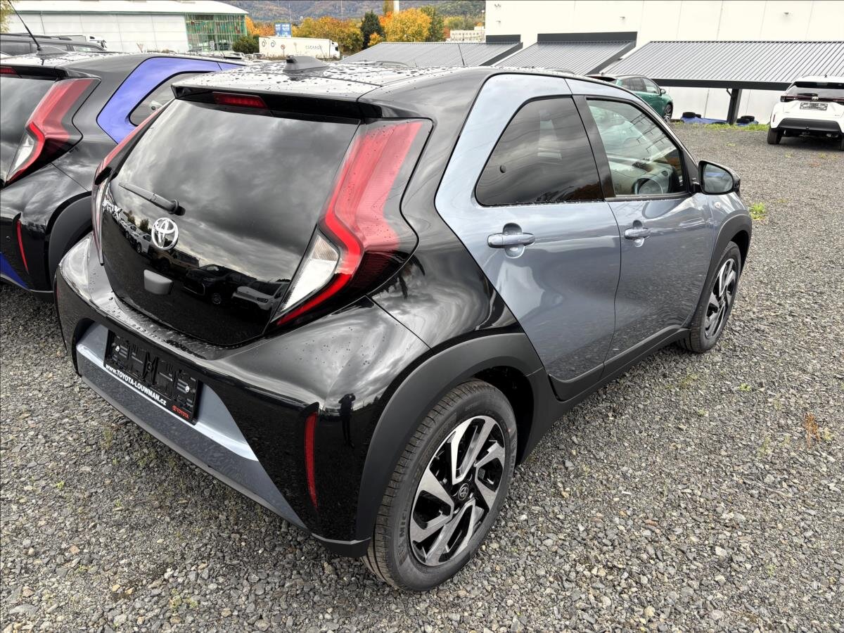 Toyota Aygo Hatchback 1,0 l 53 kw