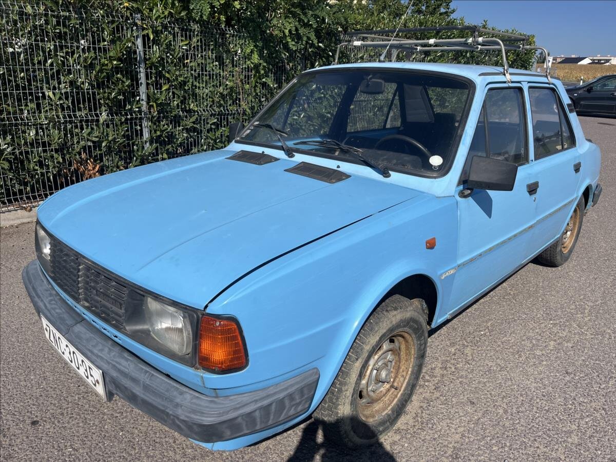 Škoda 105 Sedan 1,0 l 33 kw