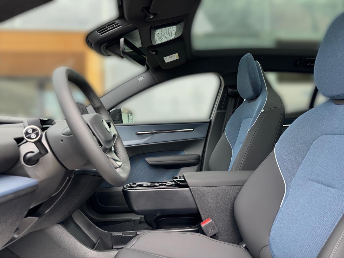 Volvo EX30 SUV / Terénní 0,0 315 kw