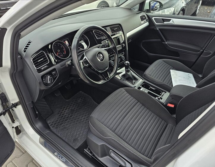 Volkswagen Golf 10