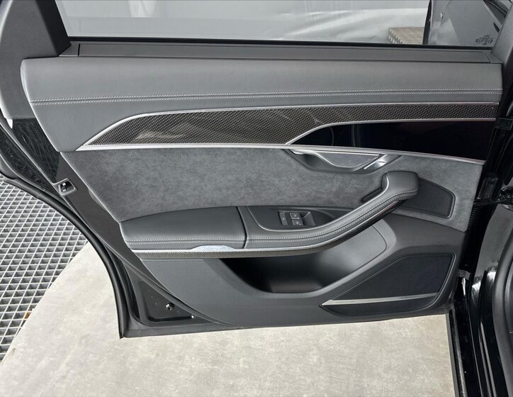 Audi A8 Sedan / Limuzína 3,0 l 210 kw