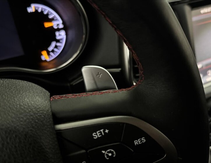 Jeep Grand Cherokee 12