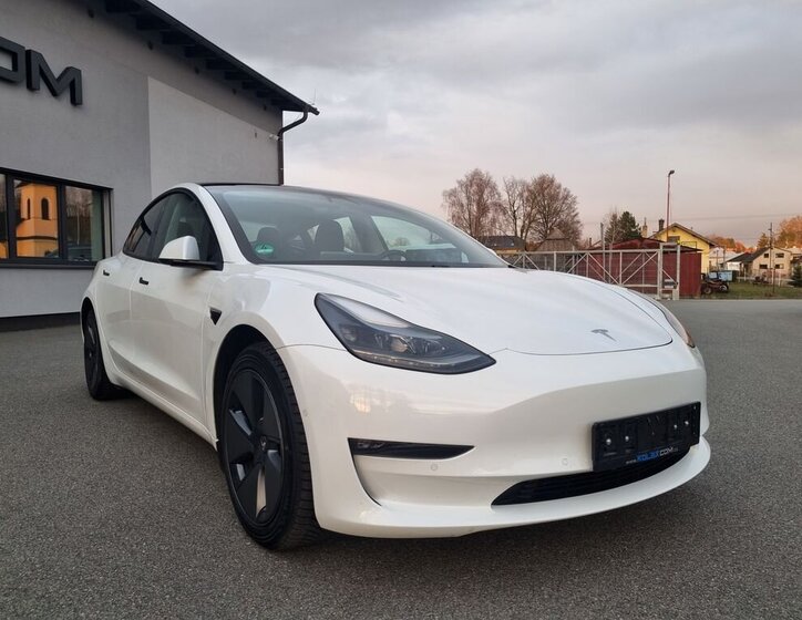 Tesla Model 3 Sedan / Limuzína 0,0 355 kw