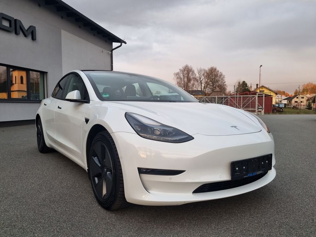 Tesla Model 3 Sedan / Limuzína 0,0 355 kw