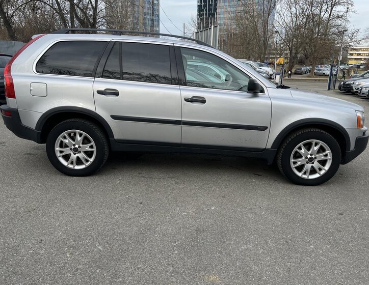 Volvo XC90 SUV 2,4 l 120 kw