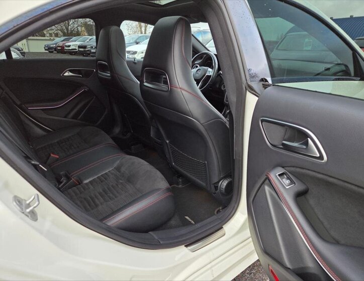 Mercedes-Benz CLA Sedan 1,8 l 100 kw