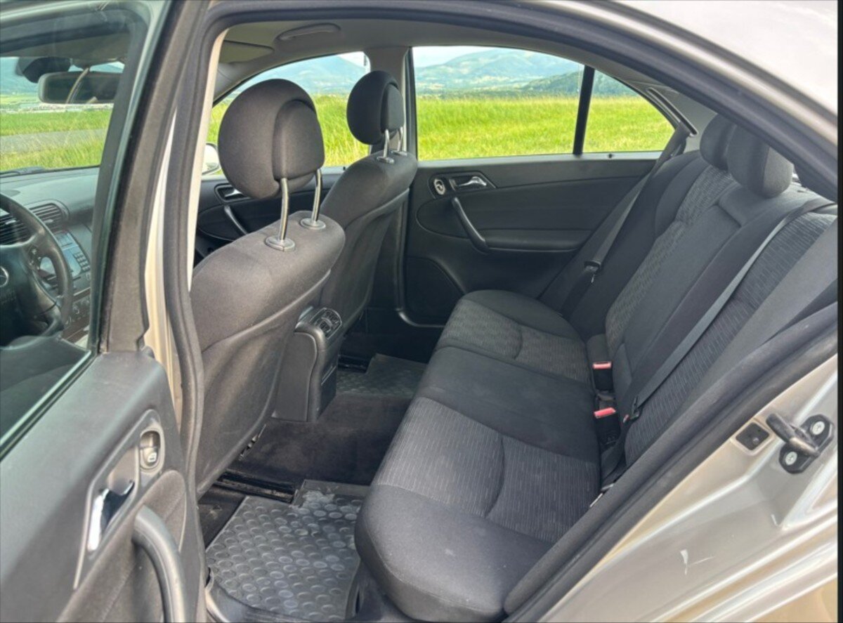 Mercedes-Benz Třídy C Sedan / Limuzína 1,8 l 105 kw