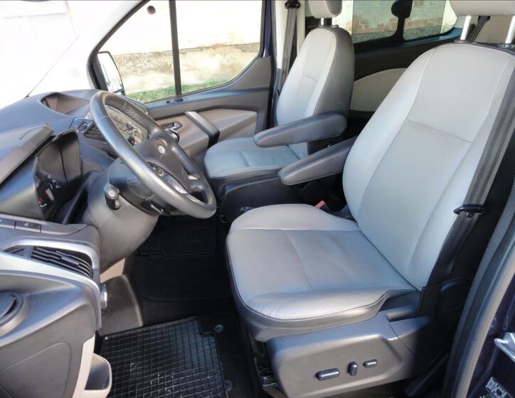 Ford Tourneo Custom 13