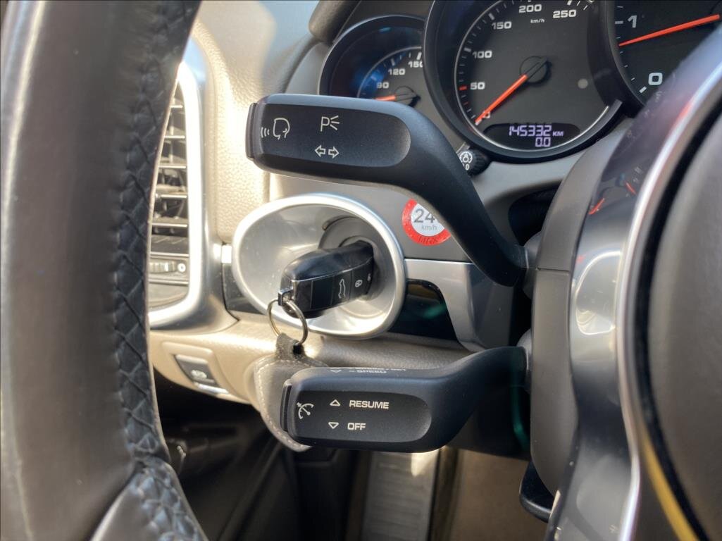 Porsche Cayenne SUV 3,0 l 184 kw