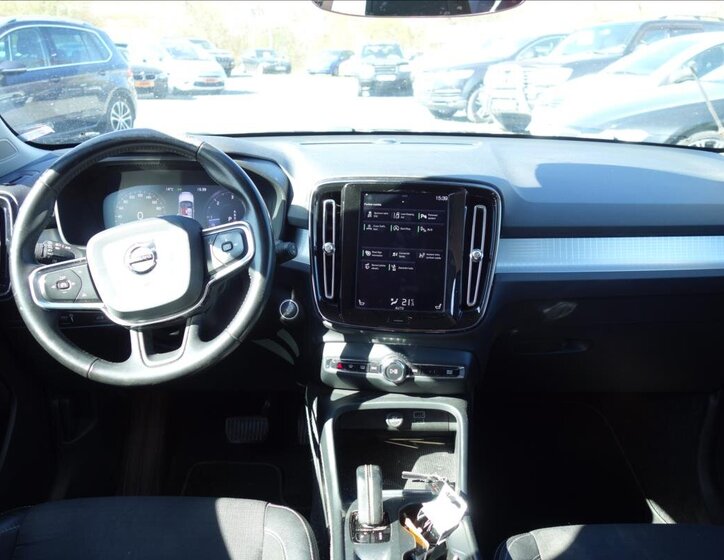 Volvo XC40 SUV / Terénní 2,0 l 140 kw