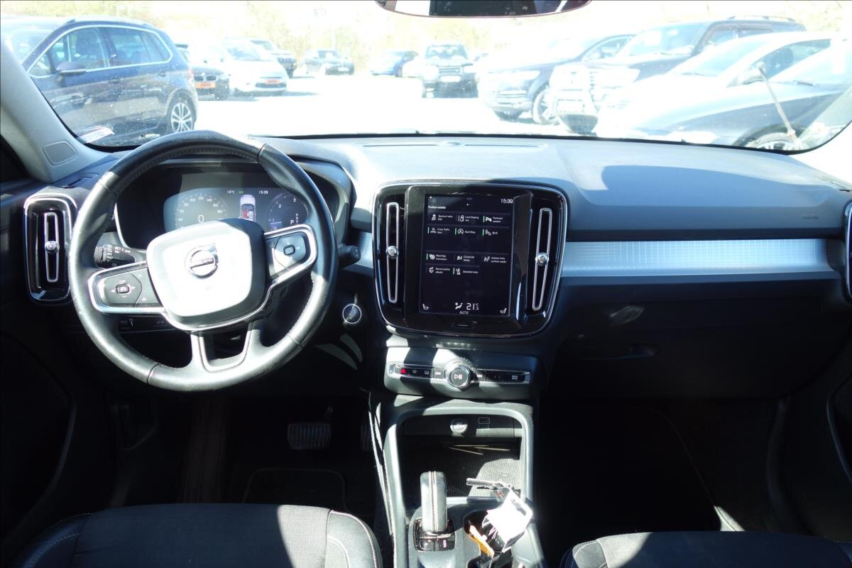 Volvo XC40 SUV / Terénní 2,0 l 140 kw
