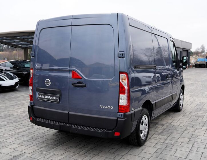 Nissan NV400 6