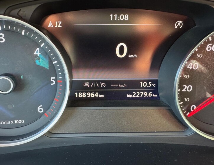 Volkswagen Touareg 8