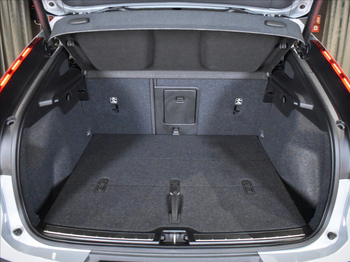 Volvo C40 SUV / Terénní 0,0 185 kw