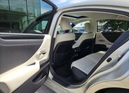 Lexus ES 300h Sedan / Limuzína 2,5 l 160 kw