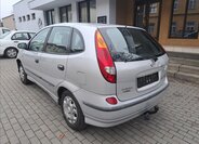 Nissan Almera Tino 8