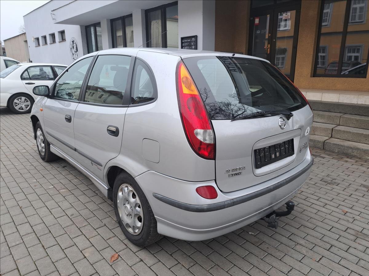 Nissan Almera Tino