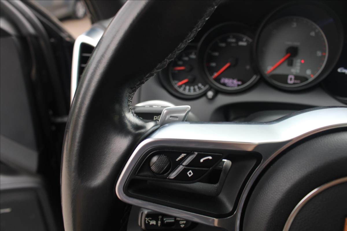 Porsche Cayenne SUV 4,1 l 283 kw