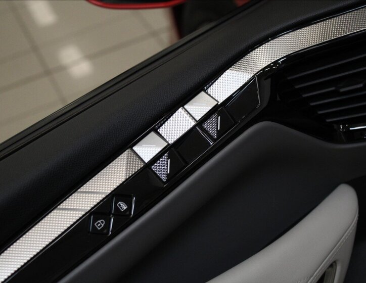 DS Automobiles DS4 SUV / Terénní 1,6 l 165 kw