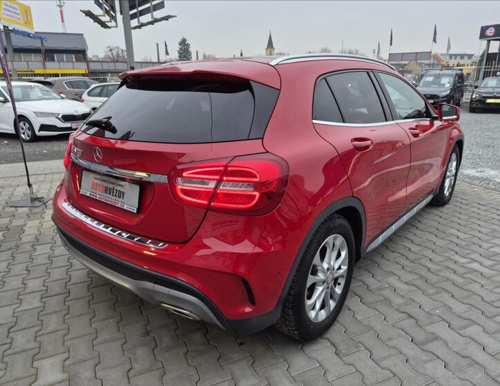 Mercedes-Benz GLA SUV 1,6 l 115 kw