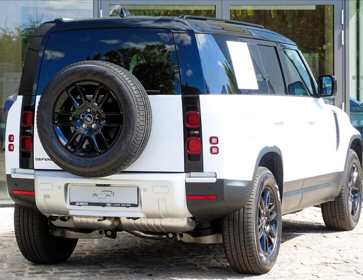 Land Rover Defender 6