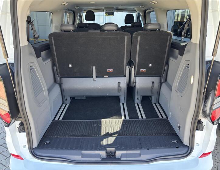 Ford Tourneo Custom 13