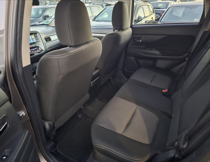 Mitsubishi Outlander 24