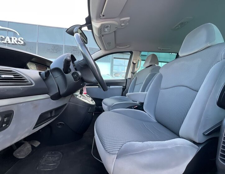 Peugeot 807 MPV 2,0 l 120 kw