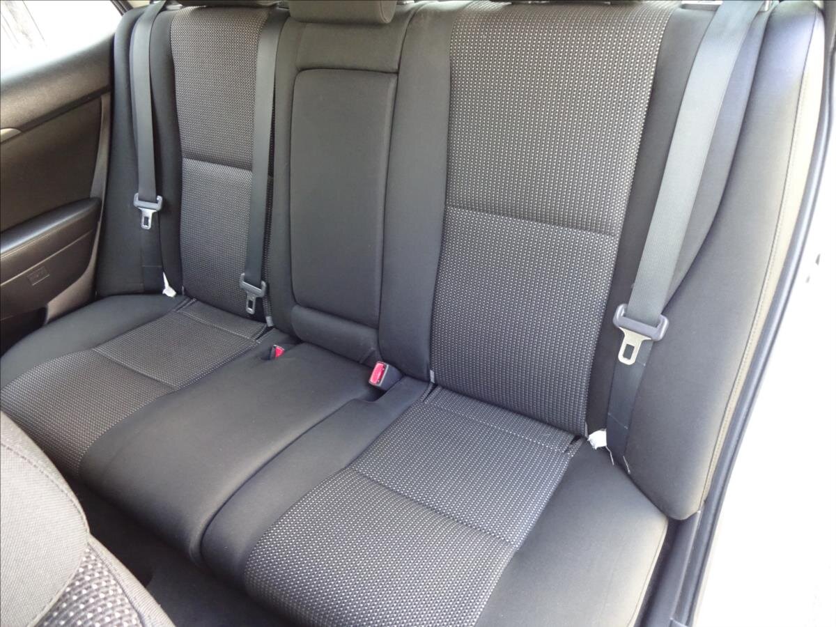Toyota Avensis Kombi 2,0 l 93 kw