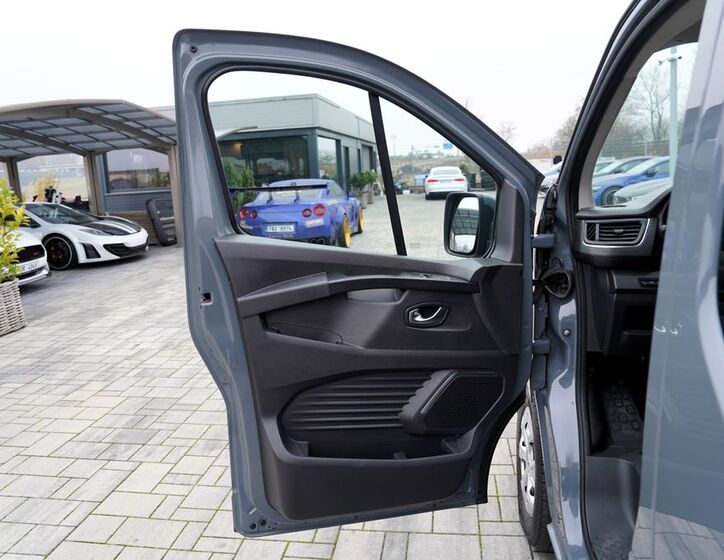 Renault Trafic 16
