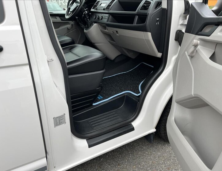 Volkswagen Transporter Kombi 2,0 l 62 kw