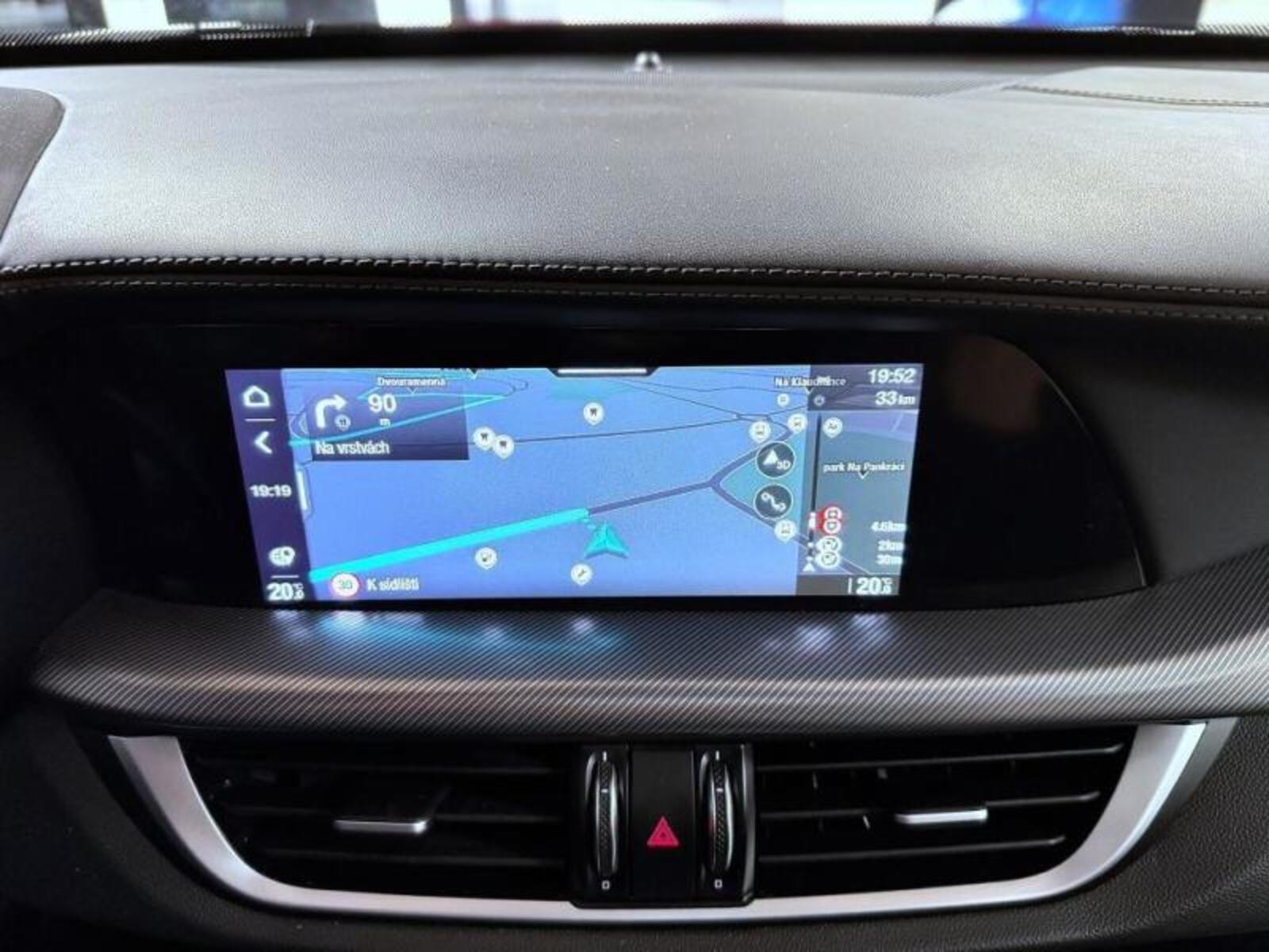 Alfa Romeo Stelvio 11