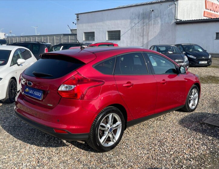 Ford Focus Hatchback 998,0 92 kw