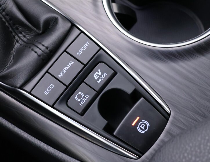 Toyota Camry Sedan / Limuzína 2,5 l 131 kw