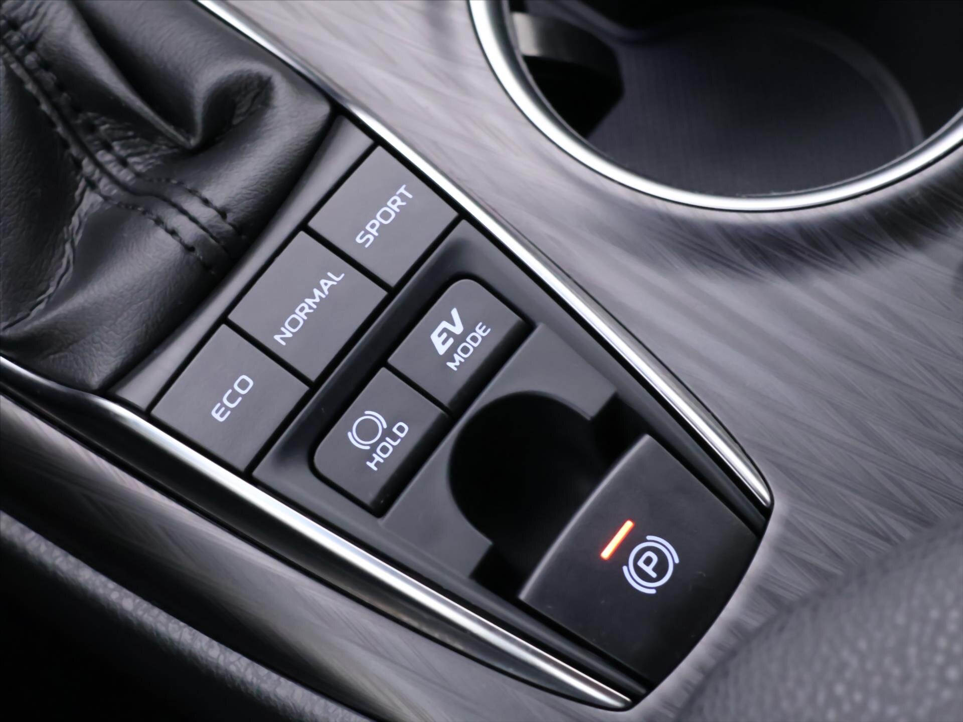 Toyota Camry Sedan / Limuzína 2,5 l 131 kw