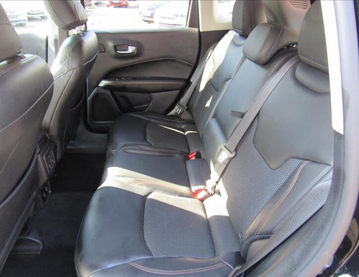 Jeep Compass 10
