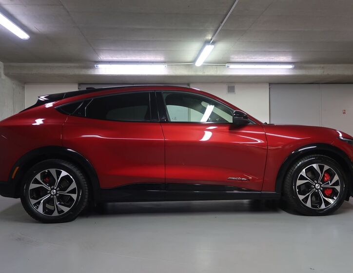 Ford Mustang Mach-E 4