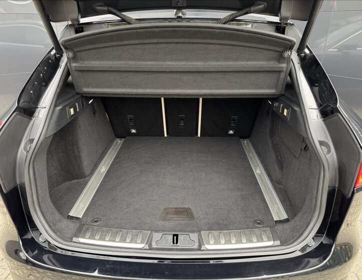 Jaguar F-Pace SUV 3,0 l 221 kw