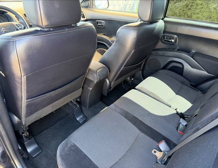 Citroën C-Crosser SUV / Terénní 2,2 l 115 kw