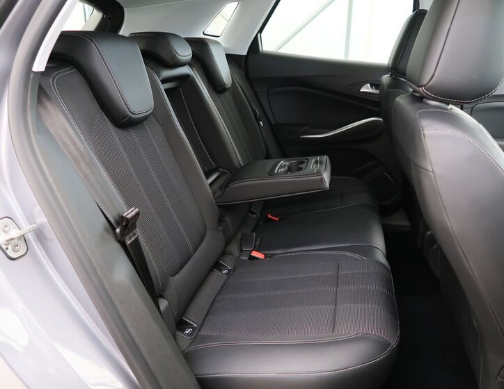 Opel Grandland SUV 1,2 l 96 kw