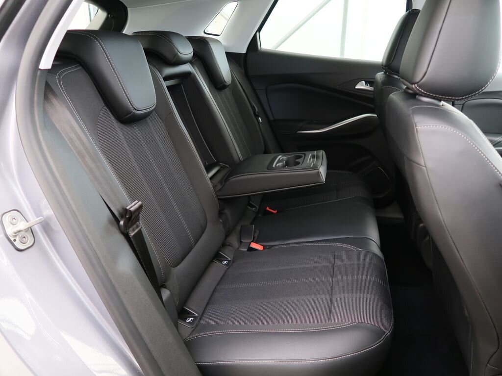 Opel Grandland SUV 1,2 l 96 kw