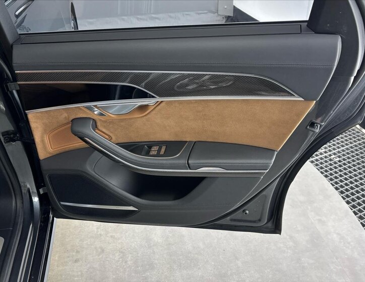 Audi S8 Sedan / Limuzína 4,0 l 420 kw