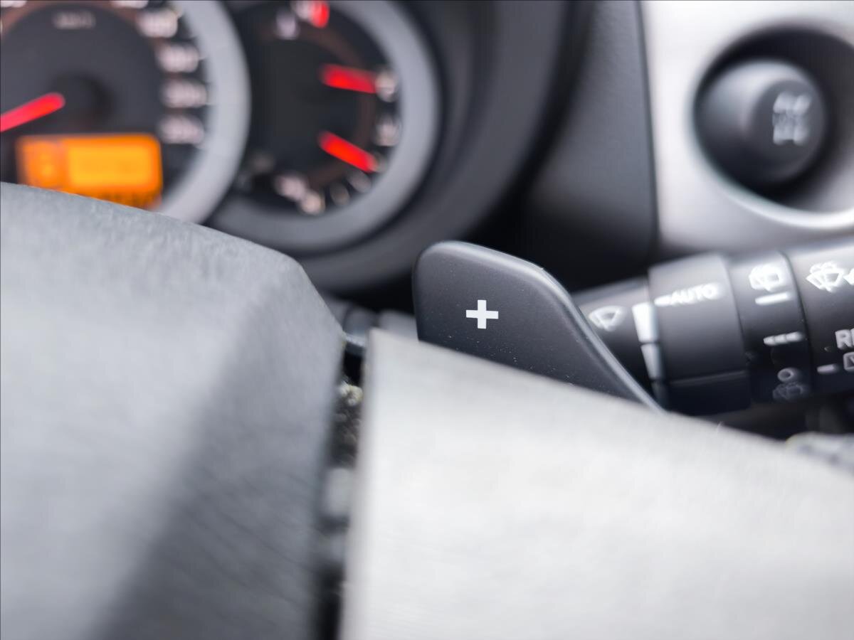 Toyota RAV4 Kombi 2,0 l 116 kw