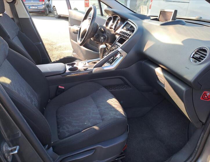Peugeot 3008 8