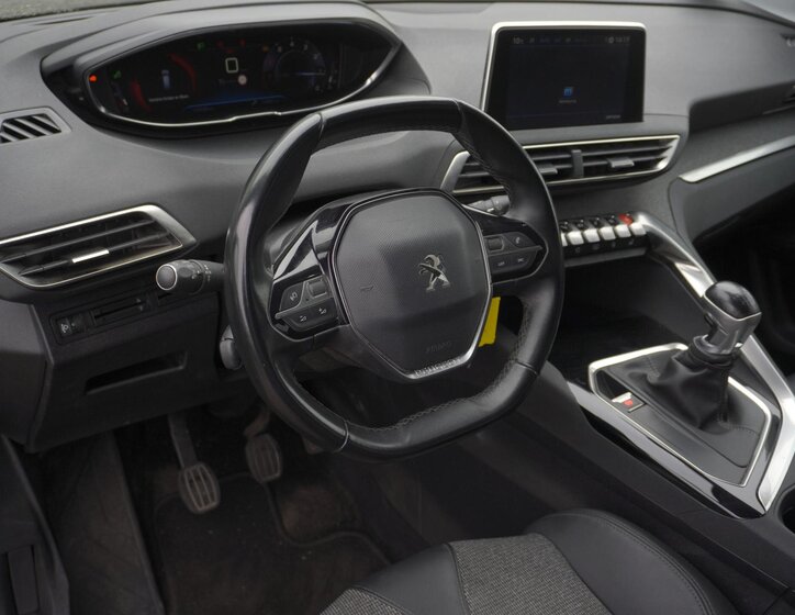 Peugeot 5008 SUV 1,2 l 96 kw