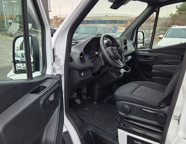 Mercedes-Benz Sprinter 9