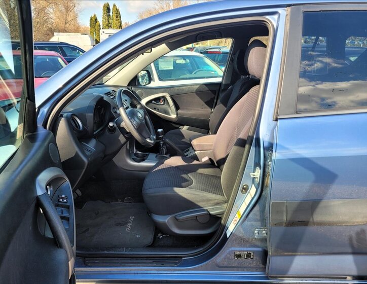 Toyota RAV4 SUV / Terénní 2,2 l 100 kw