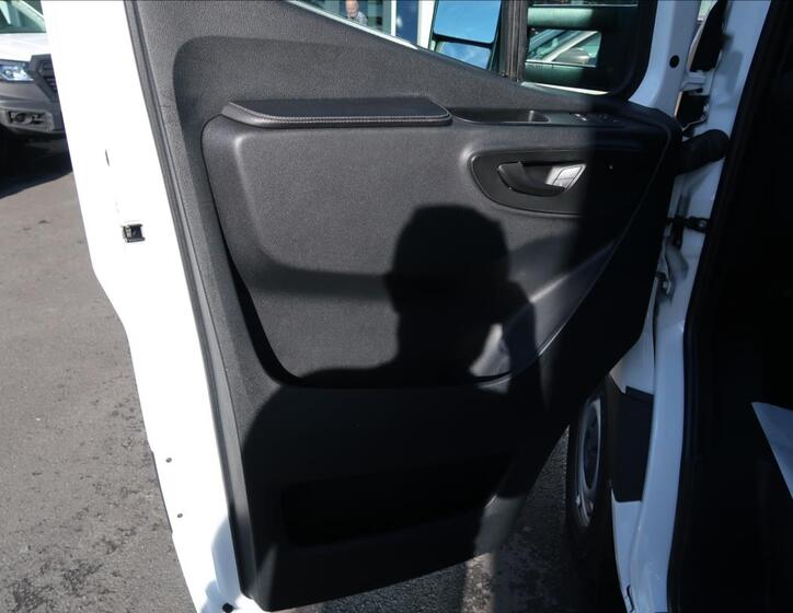 Mercedes-Benz Sprinter 16