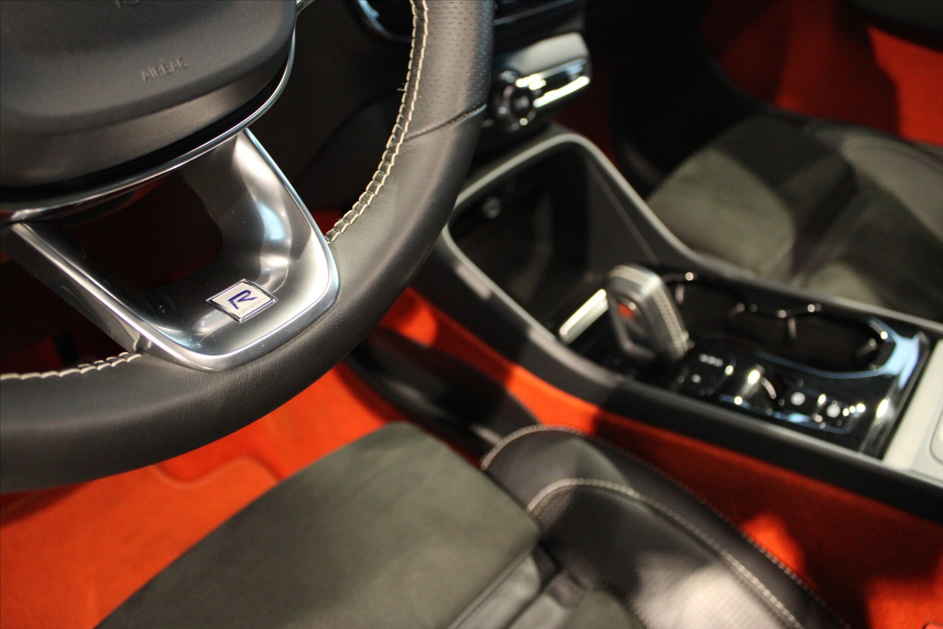 Volvo XC40 SUV / Terénní 2,0 l 140 kw